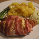 Baconsvøbt kylling med ost